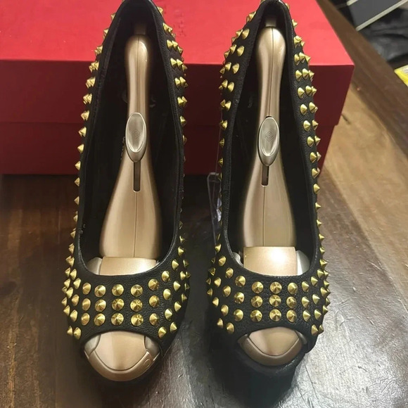 Rock Republic Black Stilettos Gold Studded Peep Toe Platform Shoes Women's 37 - Picture 5 of 7